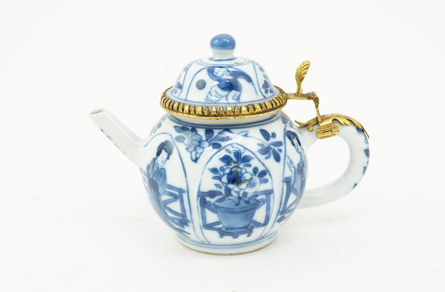A Chinese miniature blue and white teapot, Kangxi period